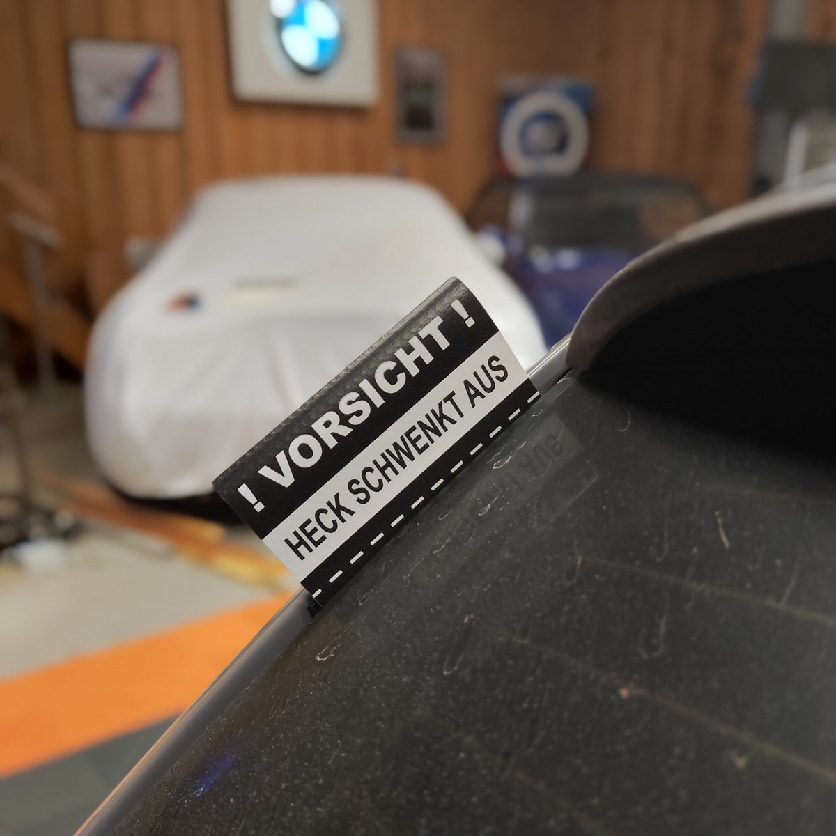 ! Caution ! Rear Swings Out Carflag – image 2